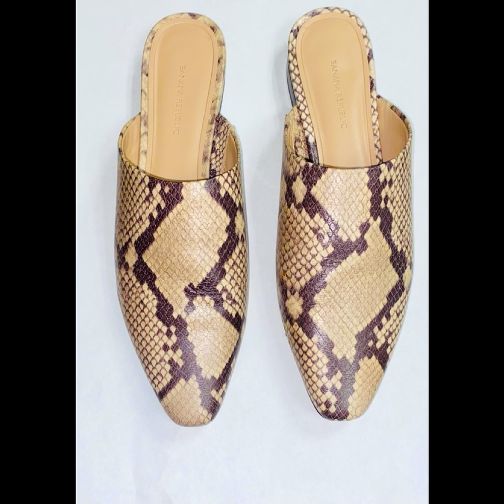 Banana republic toe flat mule- snake print